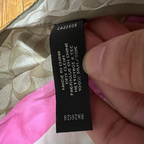 Scarf - Picture 2 of 3